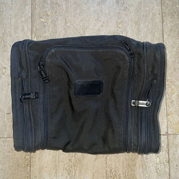 Tumi - Alpha Travel Kit Toiletry Bag -‎ Black 2691D3 - Picture 1 of 9